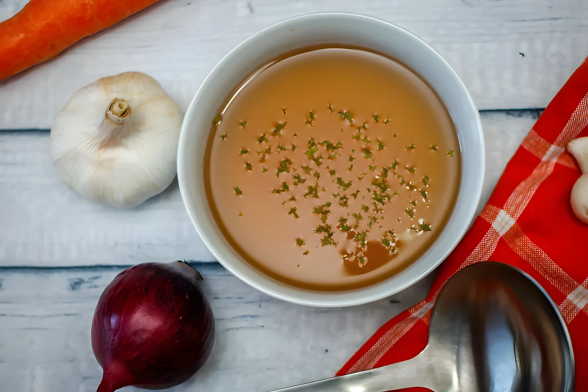 At lave grøntsagsbouillon, der kan fryses. Sådan laver du en base til saucer og purésupper