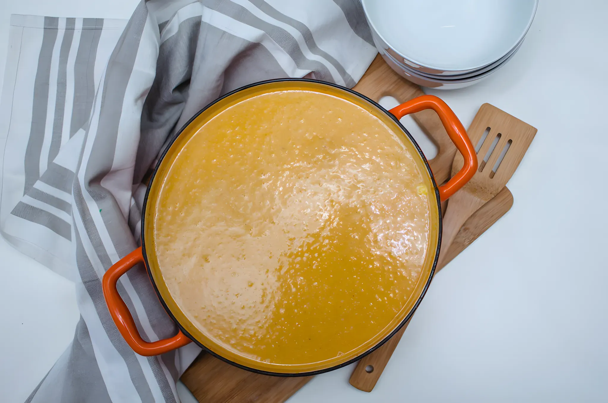 Græskarsuppe opskrift! Lav den lyseste efterårssuppe med puré af græskar og fløde på bouillon