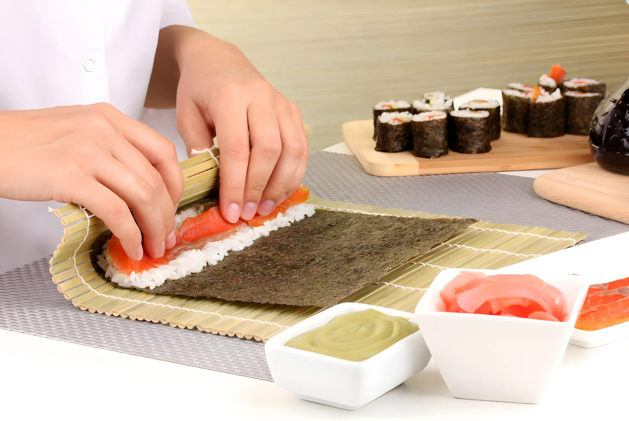 Jeg vil gerne lave sushi derhjemme, men ved ikke hvordan. Instruktioner til at lave ruller